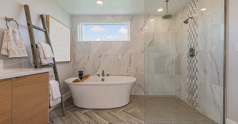 Luxury Master Bath Designs in Sweetwater